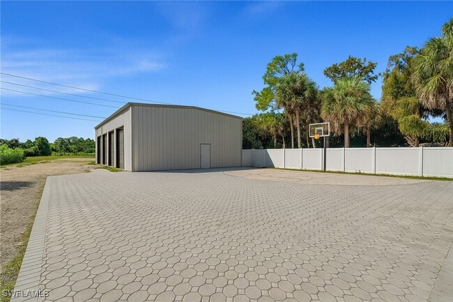 Building Photo - 6070 Lancewood Way