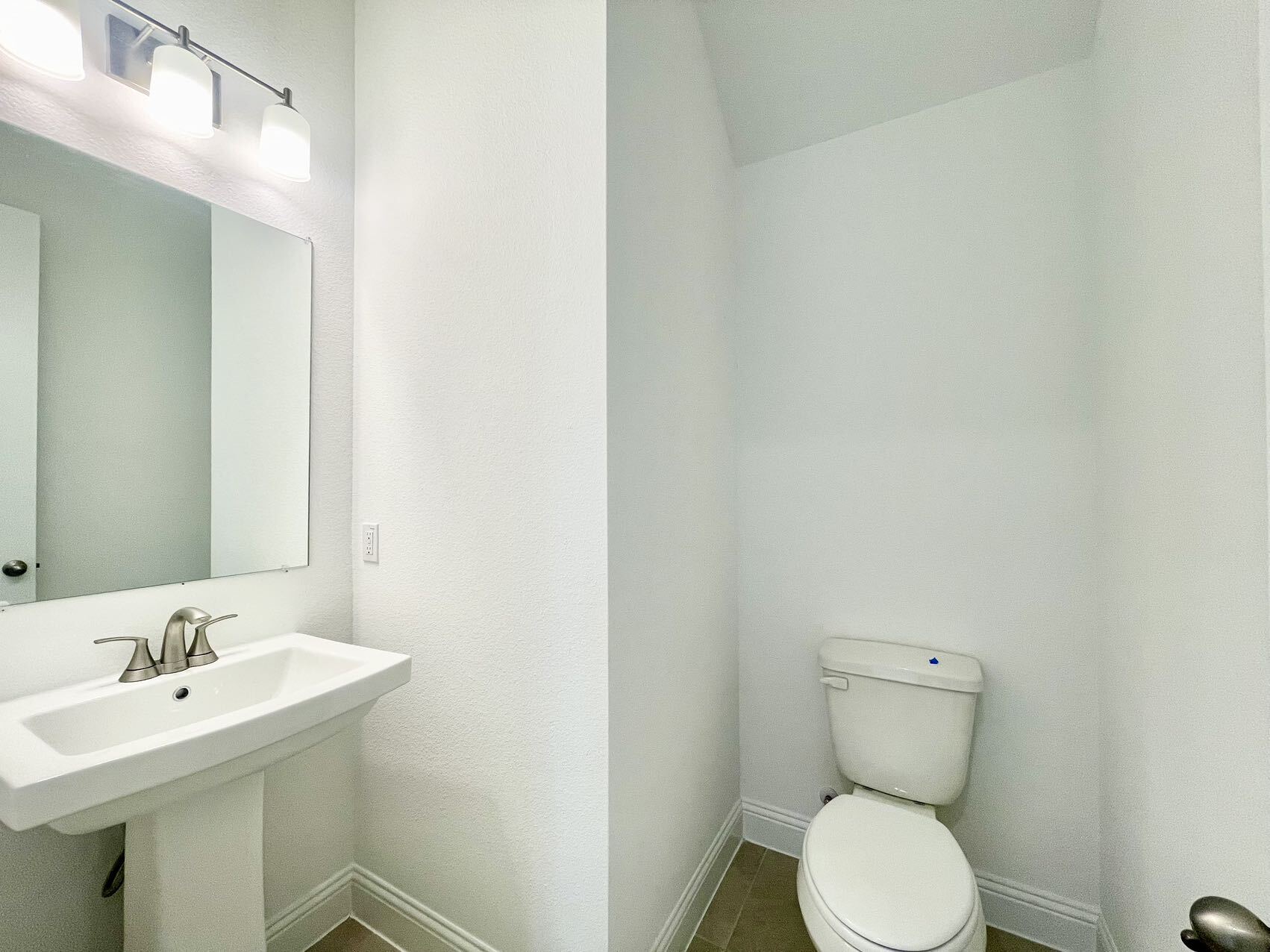 Building Photo - 16643 Chadwell Dr