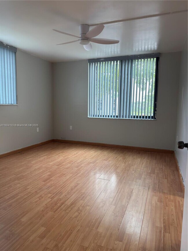 Building Photo - 10865 SW 112th Ave
