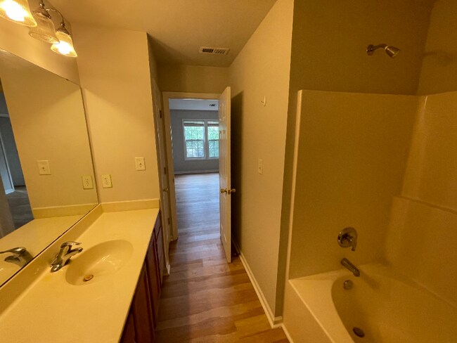 Building Photo - 2469 Redmayne Ln