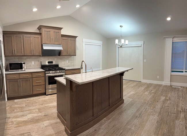 Building Photo - 387 Saddle Rock Ln