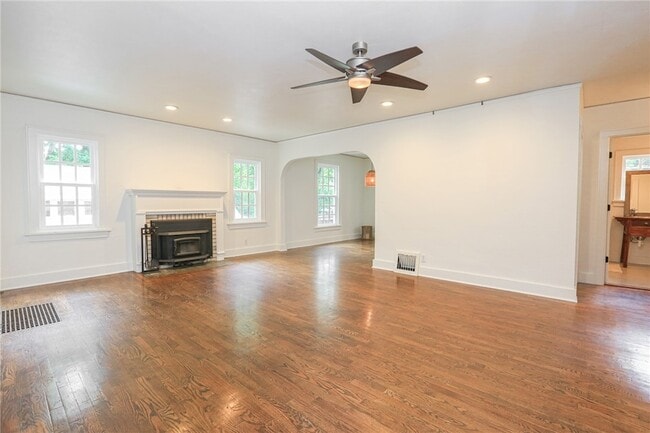Building Photo - 610 N Olive Ave