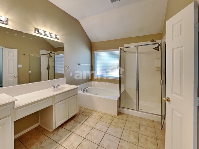Building Photo - 9613 Glenshee Dr
