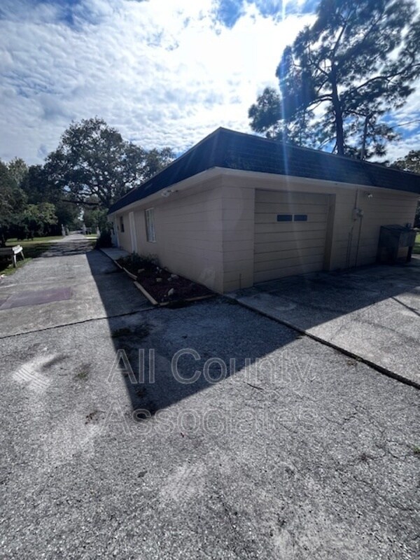 Building Photo - 11023 Hook Ln