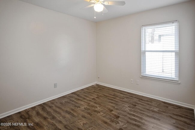 Building Photo - 1329 Cove Landing Dr