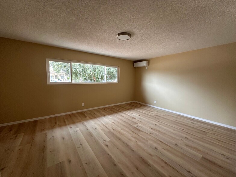 Building Photo - 414 N Alameda Ave