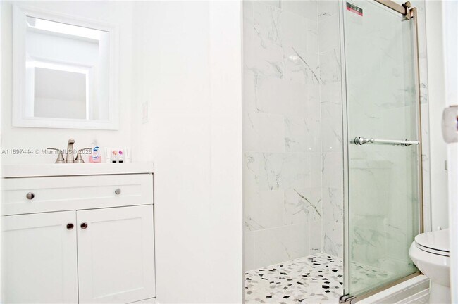 Building Photo - 4109 N Ocean Dr