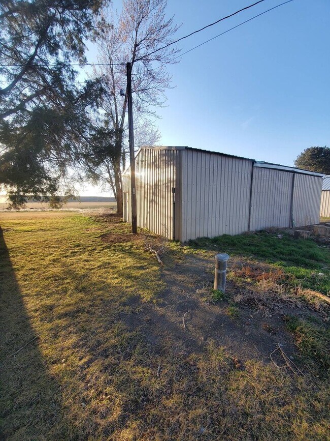 Building Photo - 3 Bedroom Home