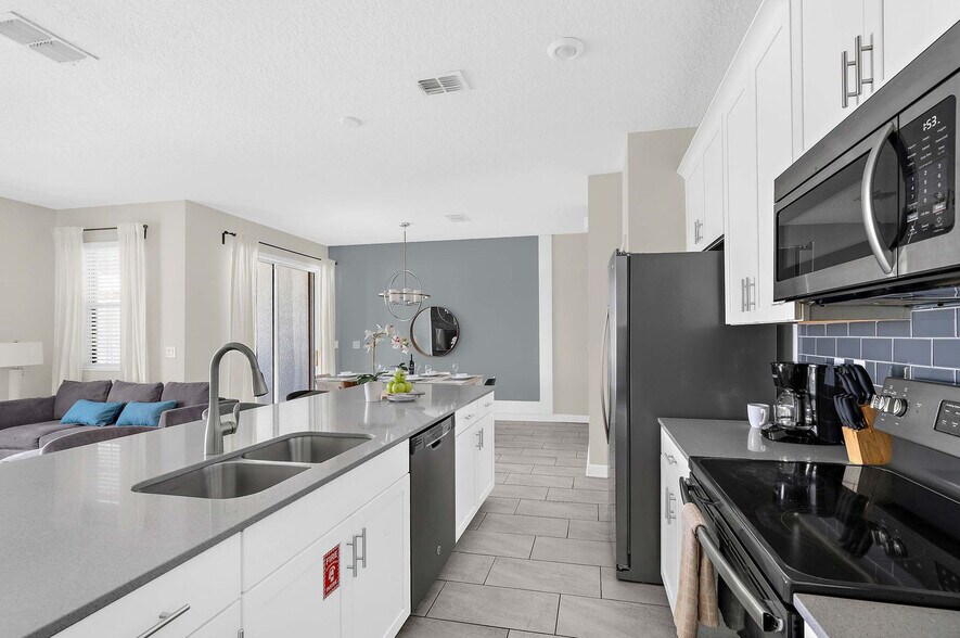 Building Photo - 8969 Stinger Dr