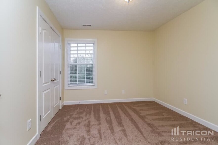Building Photo - 707 Willow Cove Dr