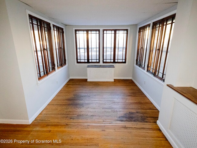 Building Photo - 418 W Market St