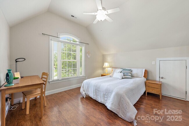 Building Photo - 1212 Toteros Dr