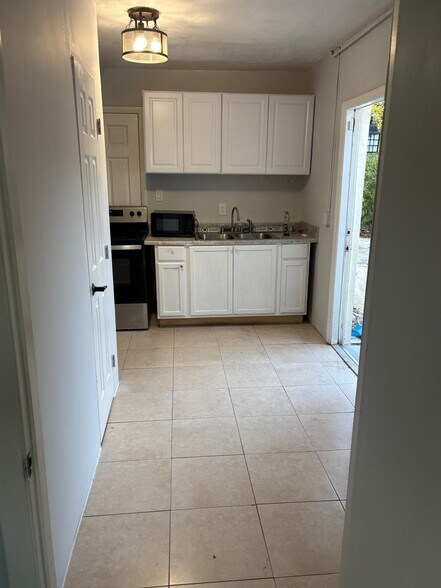 Kitchen - 5941 NW 14th Ct