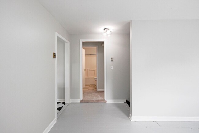 Building Photo - Charming Pet-Friendly Belmont Apartment