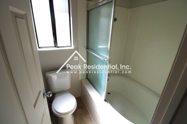 Building Photo - Spacious 3bd/2ba Elk Grove Home with 2 Car Garage