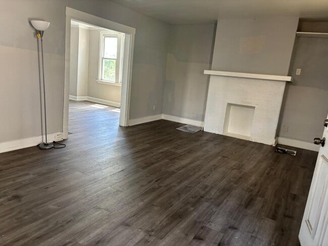Building Photo - 2823 Clermont Ave