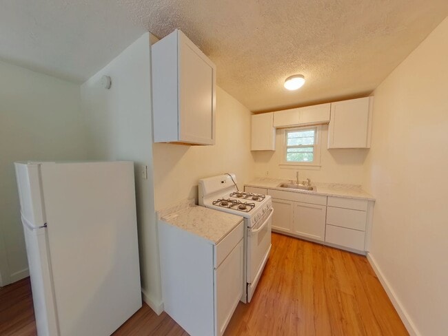 Building Photo - 2811 W 3rd St N