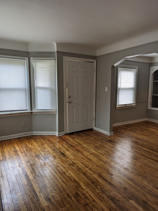 Building Photo - 18255 Oakfield Ave