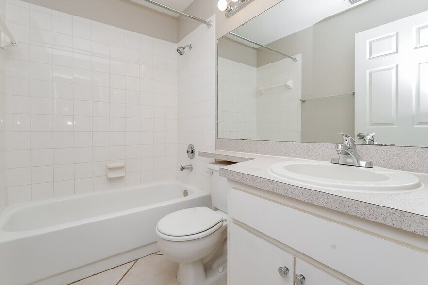 Building Photo - 1540 Chepacket St