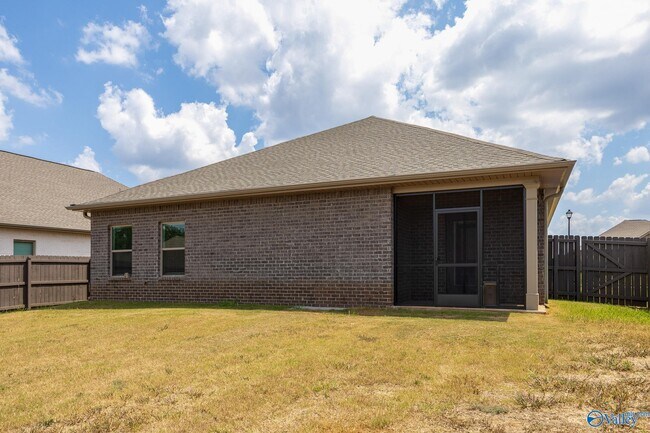Building Photo - 14741 Greenleaf Dr