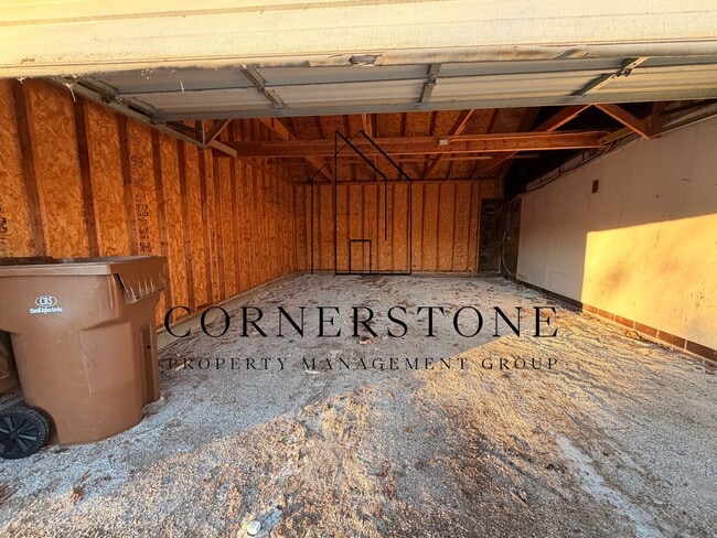 Building Photo - 156 Elm St
