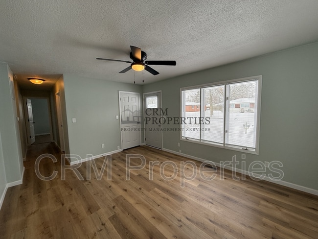 Building Photo - 800 Maumee Dr