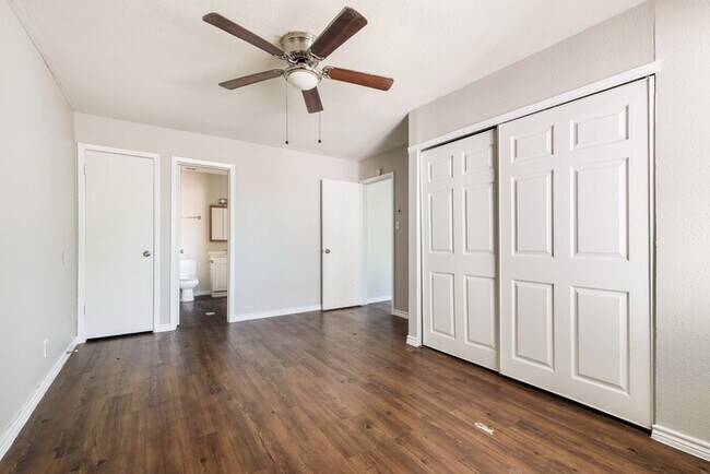 Building Photo - 7127 Glen Terrace