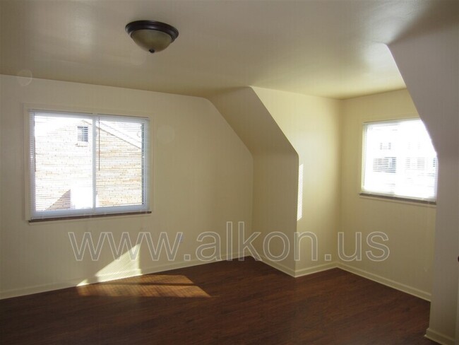 Building Photo - 621 Brierly Ln