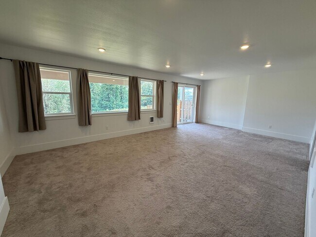 Building Photo - 17820 SW Maiden Ct