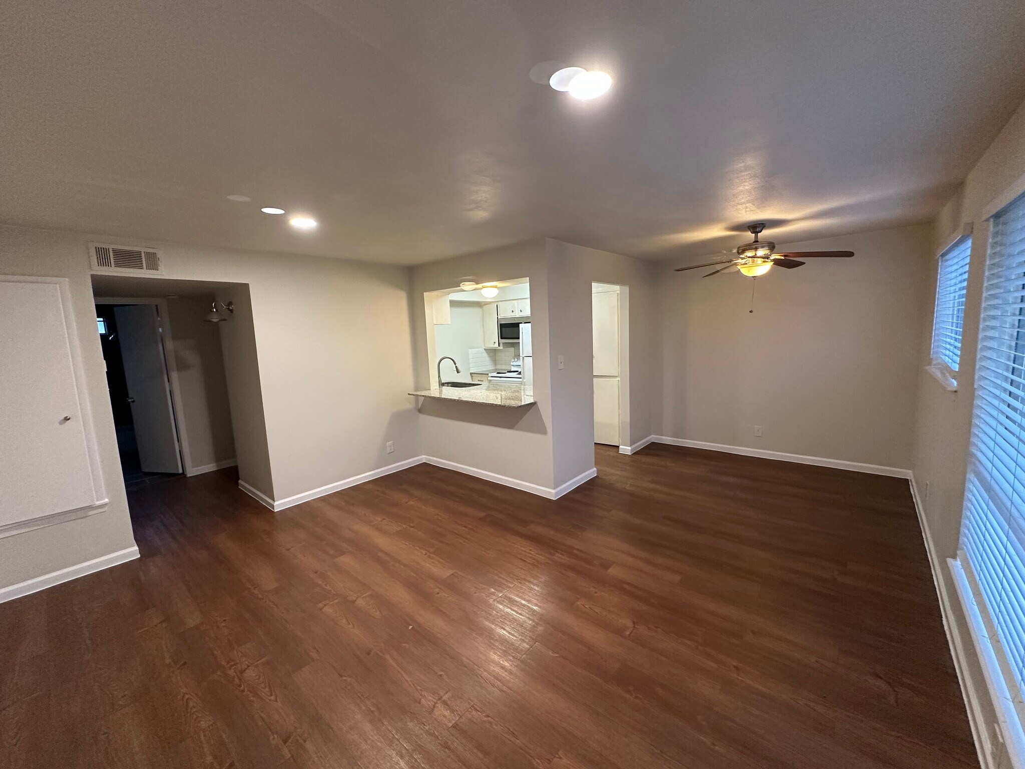 Building Photo - 10825 Greenwillow St