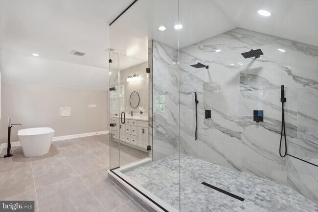 Building Photo - 10899 Woodland Falls Dr