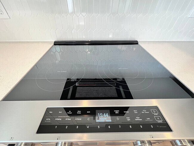 Building Photo - 139 Siebold St