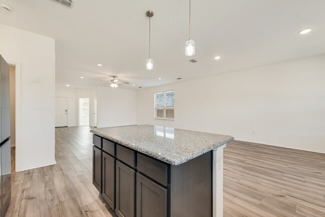 Building Photo - Fantastic newer 3-2-2 in Heartland Master Planned Community