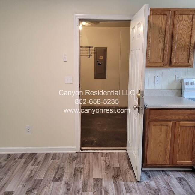 Building Photo - 461 Bedford Knoll Dr