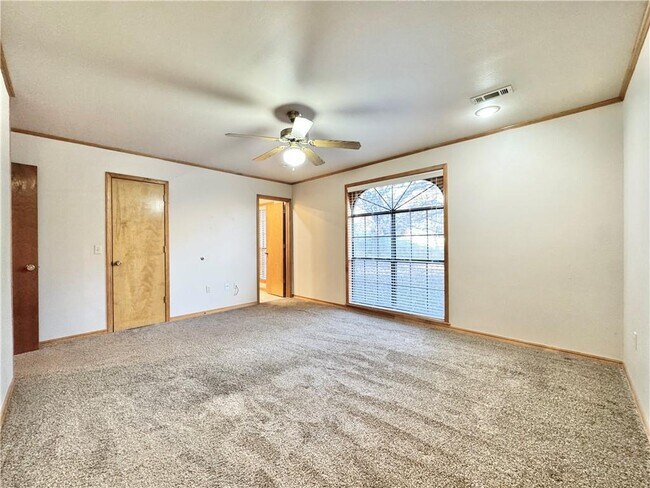 Building Photo - 742 E Birwin St