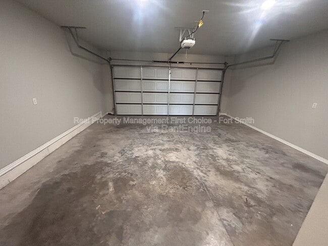 Building Photo - 446 N Albert Pike Ave