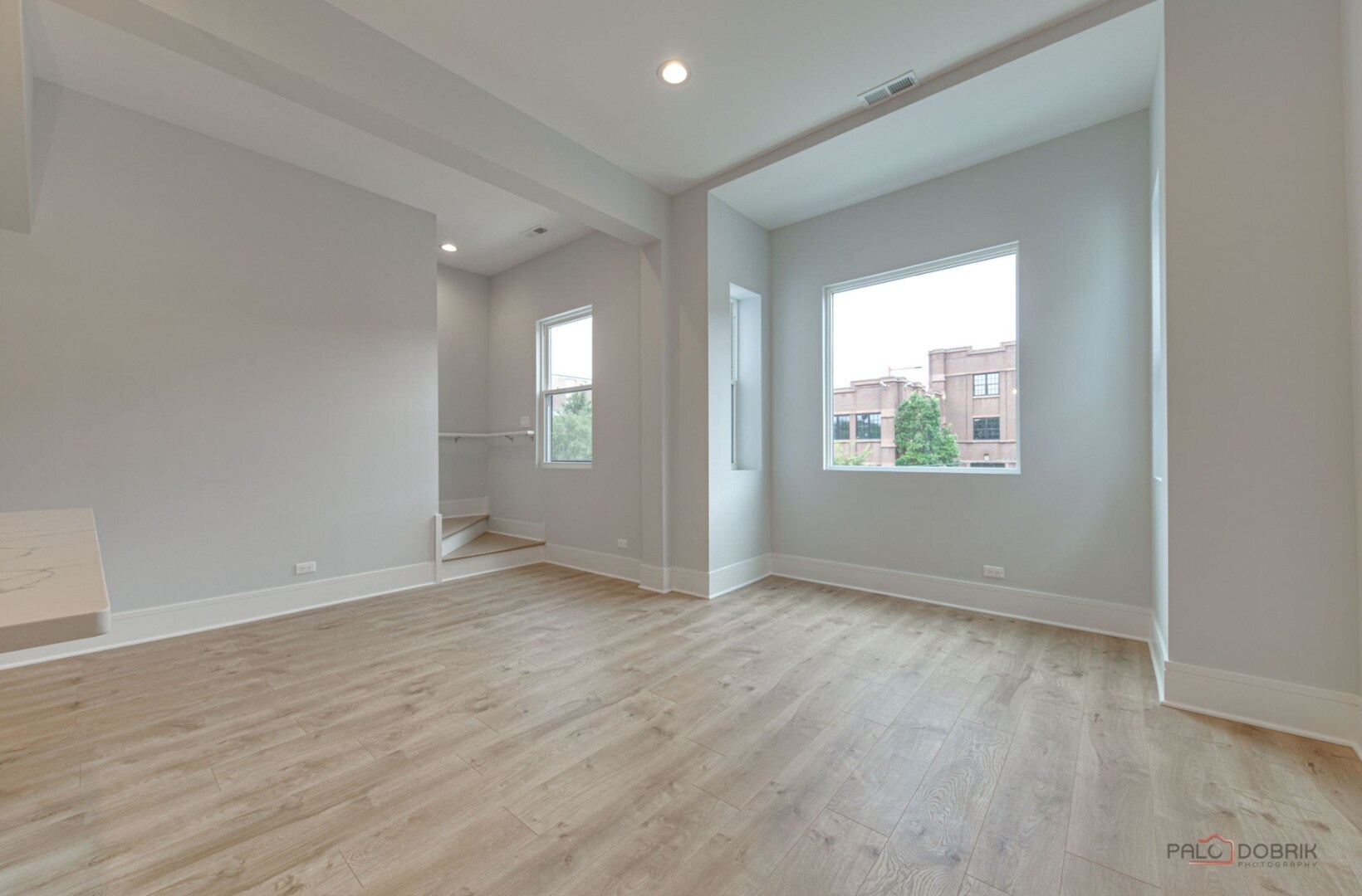 Building Photo - 1746 N California Ave