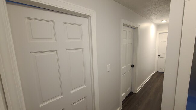 Building Photo - 197 Center St