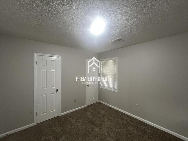Building Photo - 7376 Hollorn Ln