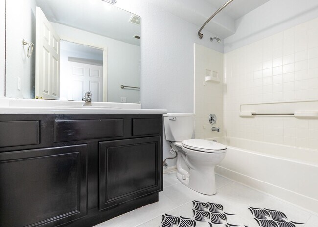Building Photo - 4 Bed Rancher in District 20!!!