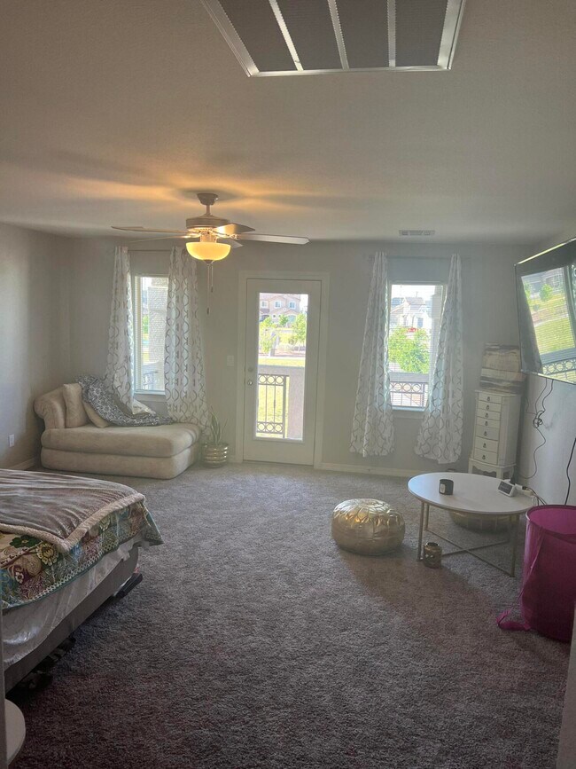 Building Photo - 4555 Marisabel Azcarate St