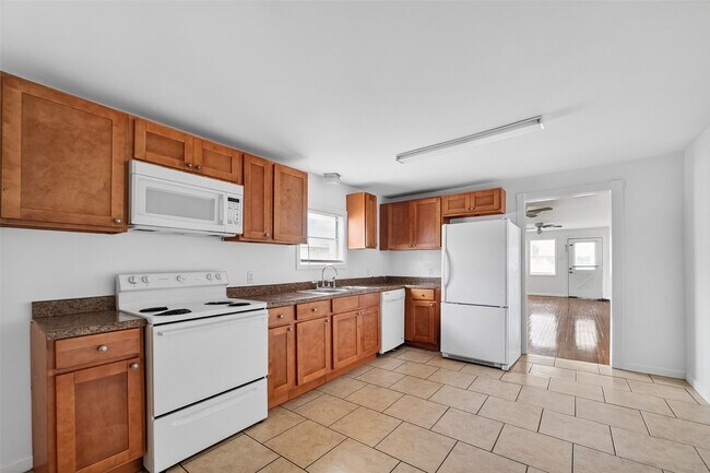 Building Photo - 521 Alford St