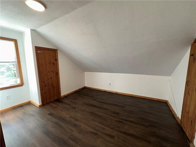 Building Photo - 177 Boyden St