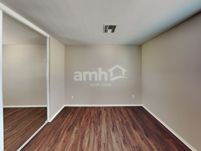 Building Photo - 17321 W Tara Ln