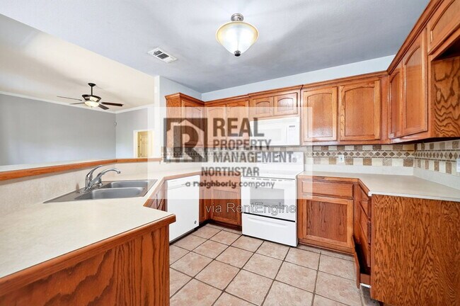 Building Photo - 308 Pin Oak Ln