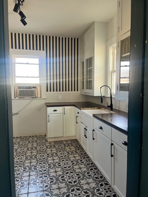 Kitchen - 719 W French Plz