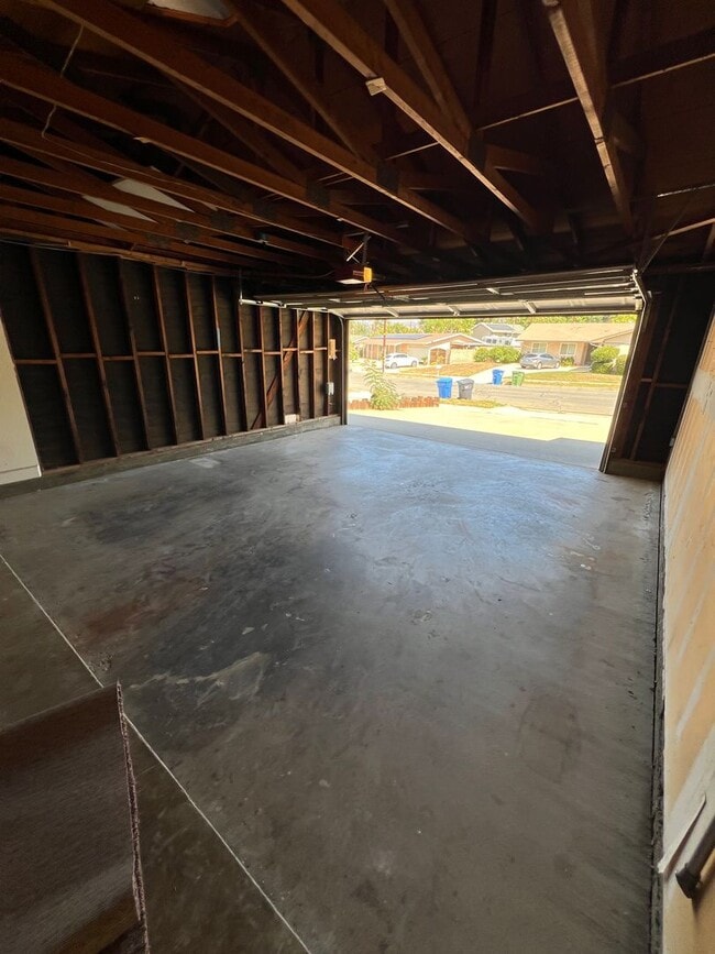 Building Photo - FOR RENT 3+1 IN SIMI VALLEY