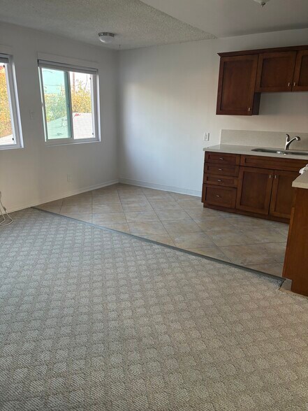 Building Photo - 414 E Elk Ave