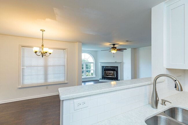 Building Photo - Gorgeous modern Main Level 2 bedroom 2 bath condo in SW Greensboro off W. Wendover.