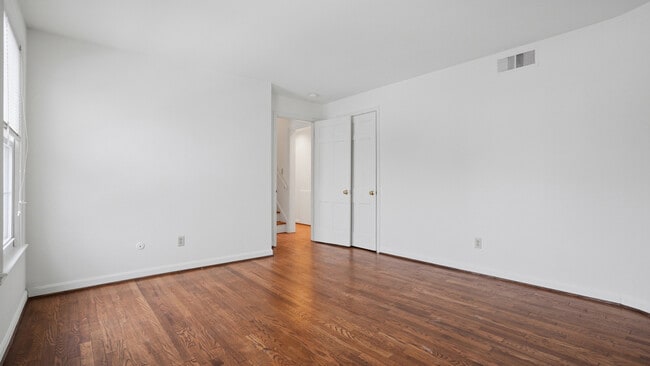 Building Photo - 6415 Howe St